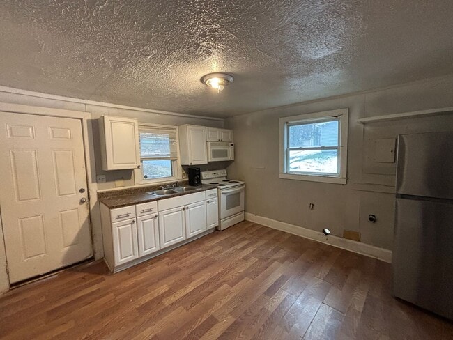 Photo - COMING SOON! 2 Bed House! Making it ready for you!