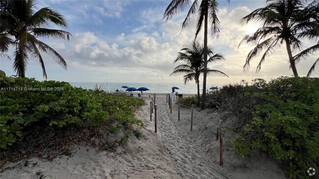 Building Photo - 1965 S Ocean Dr Unit 10B Rental