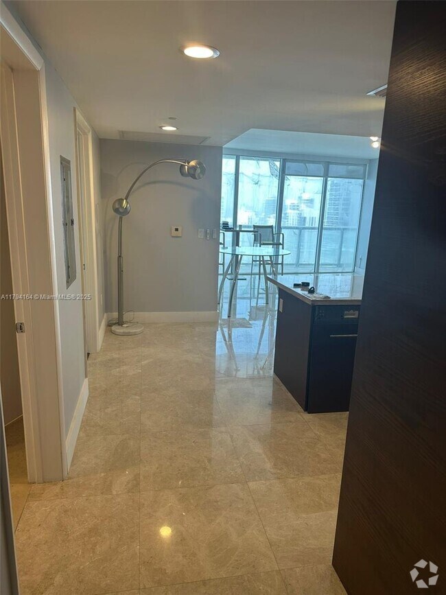 Building Photo - 495 Brickell Ave Unit 5211 Rental
