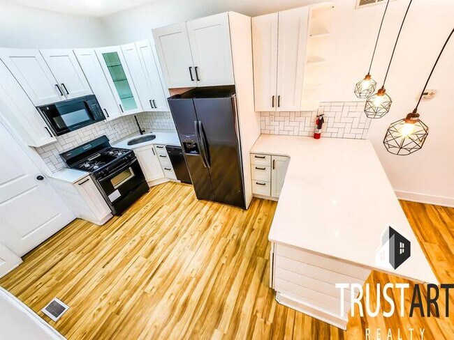 3 bedroom house with finished basement in ... - 3 bedroom house with finished basement in ...