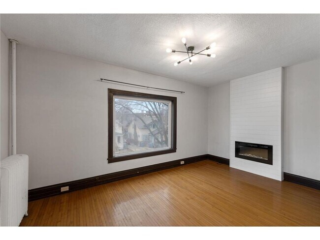 Photo - 2881 Irving Ave S