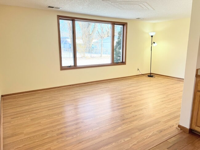 Photo - 1670 Stillwater St