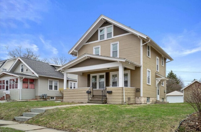 Photo - 137 W Newhall Ave Unit Upper