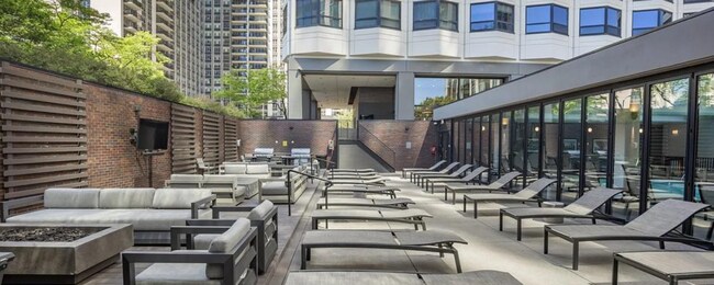 Outdoor Seating - 187 N Westshore Dr