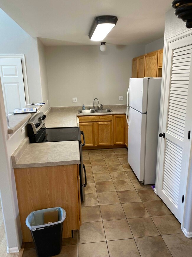 Photo - 385 Sunnyside Cir