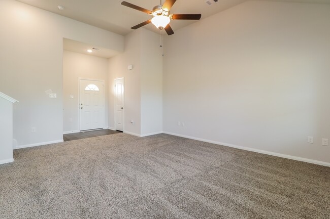 Photo - 14725 Country Club Dr