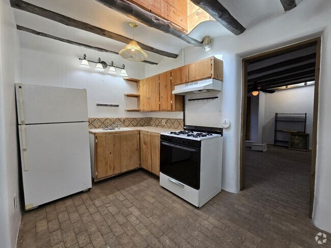 Building Photo - 667 W San Francisco St Unit A Rental