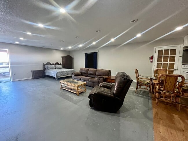 Photo - 332 Commerce Loop Unidad 332 Commerce Loop