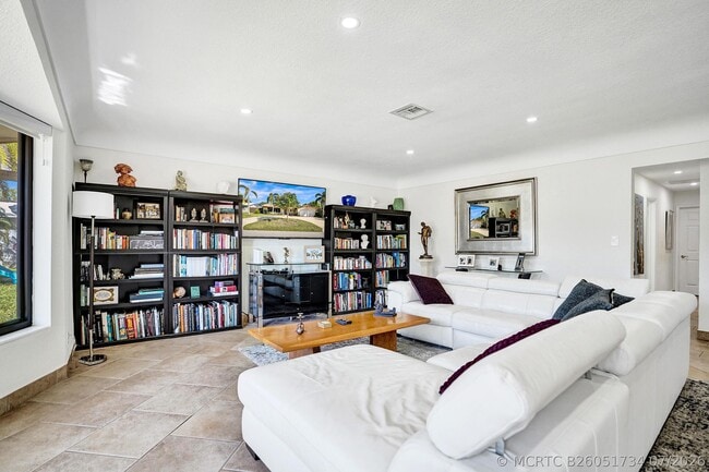 Photo - 1520 NE 53rd St