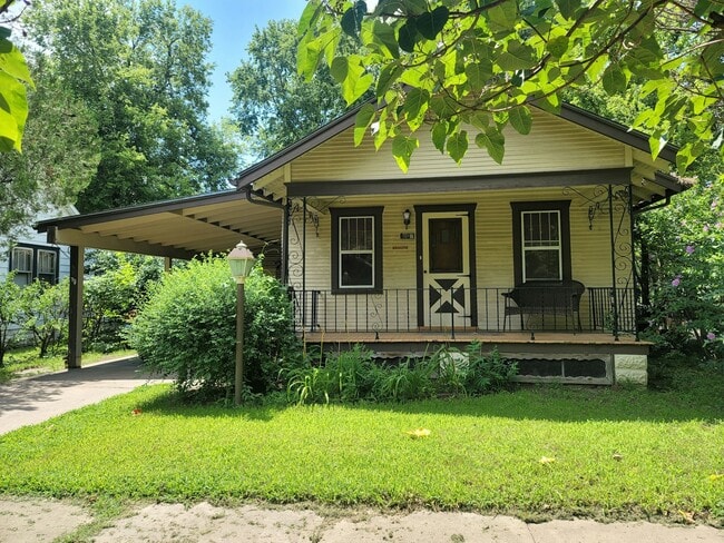 Building Photo - 1107 S Ellis St