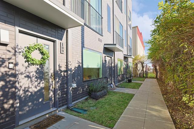 Building Photo - 4640 Munger Ave Unit 109