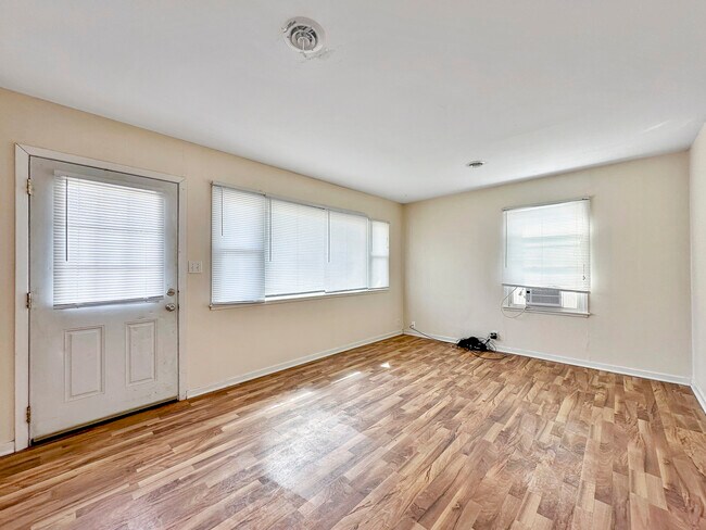 Photo - 239 S Franklin Ave