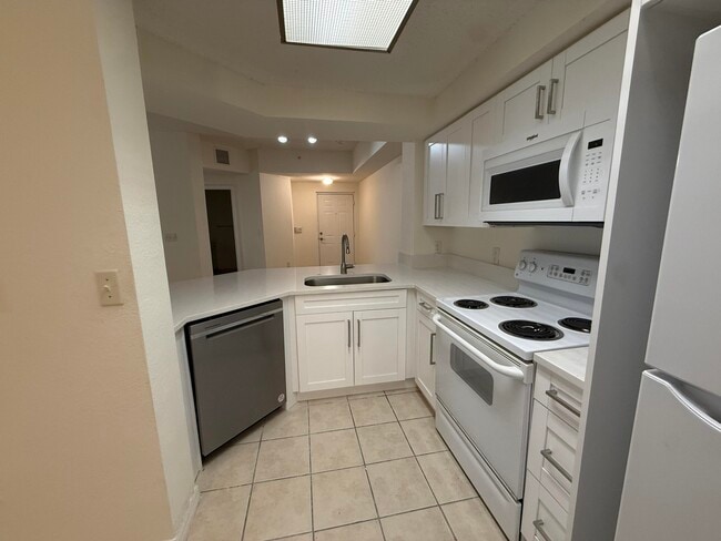 Photo - 3020 Alcazar Pl Unit 303