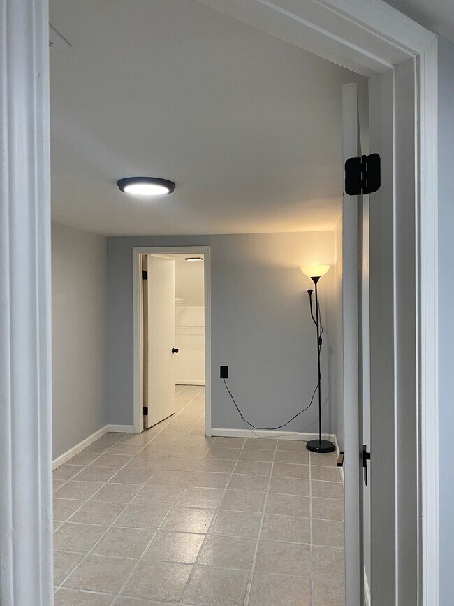 Photo - 5425 W Eddy St