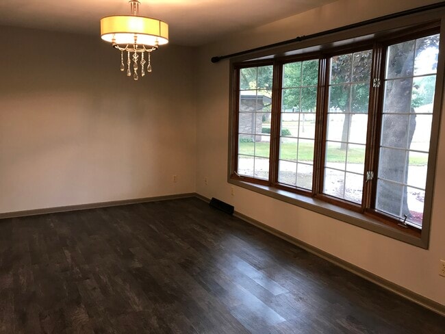 Photo - 412 Colby Ct