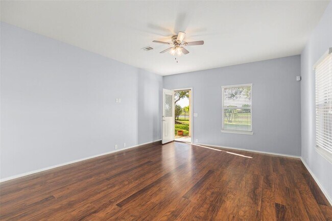 Photo - 510 Honeysuckle Vine Dr