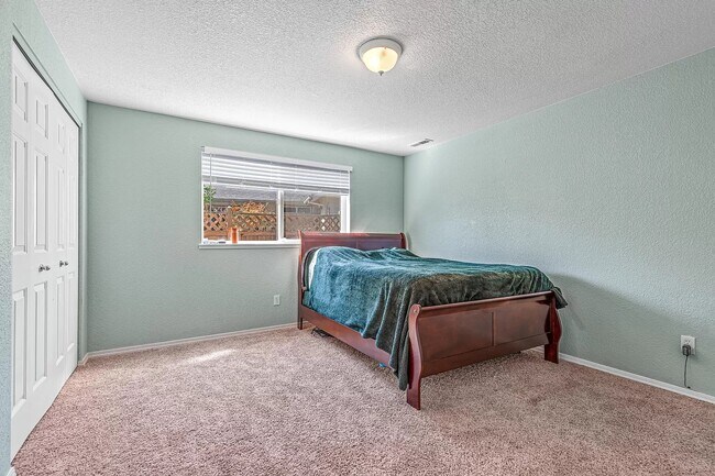 Photo - 110 NW Sinclair Dr