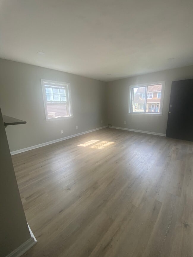 Photo - 533 Station St