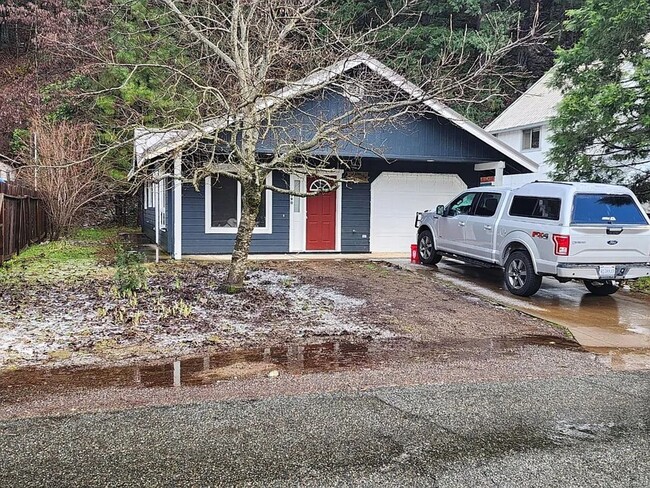 Photo - 690 S 1st St House