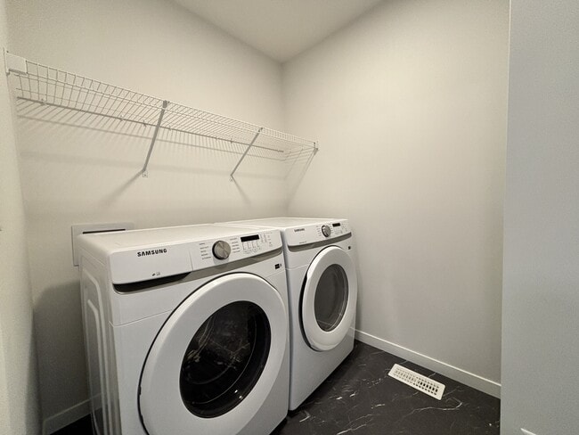 Photo - 45 Creekview Mnr SW