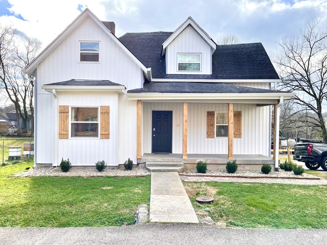 Front of Quad-plex - 315 Doyle St Unit 1