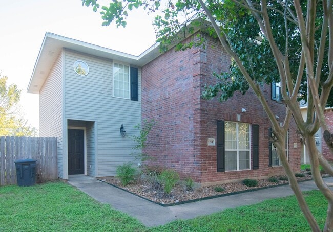 Photo - AUGUST PRE-LEASE!  4 Bedroom/3.5 Bathroom ...