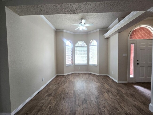 Photo - Beautiful 3/2/2 with real wood floors