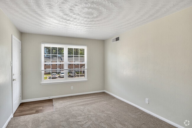 2BR, 1BA - 791SF - Living Room - Tyler Run II