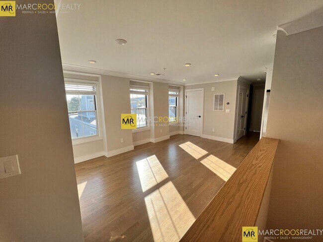 Photo - 307 Maverick St