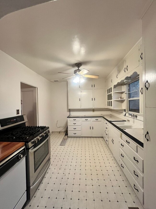 Photo - 1625 W Burrel Ave