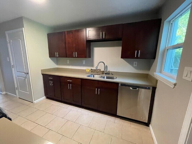 Photo - Modern 2 Bed Apartment with Spacious Layou...