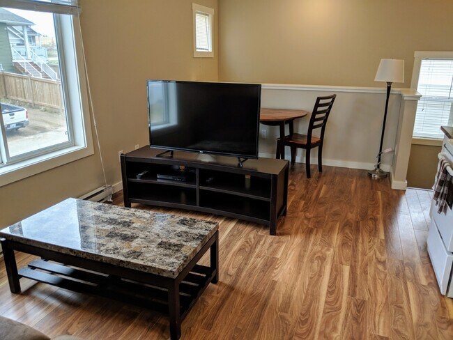 Photo - 1630 C-1688 88 Ave