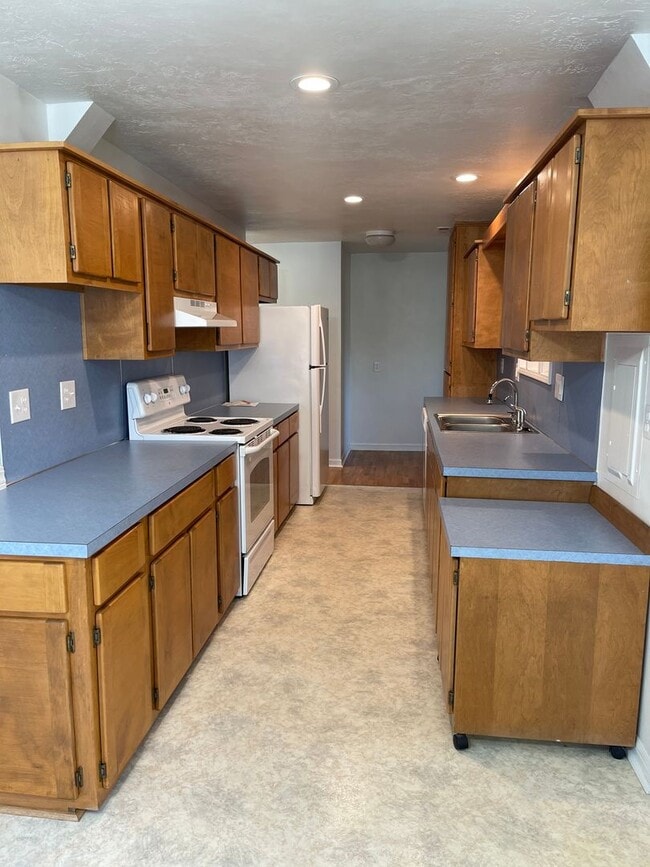 Photo - 3 bedroom house in Newton Creek Neighborhood