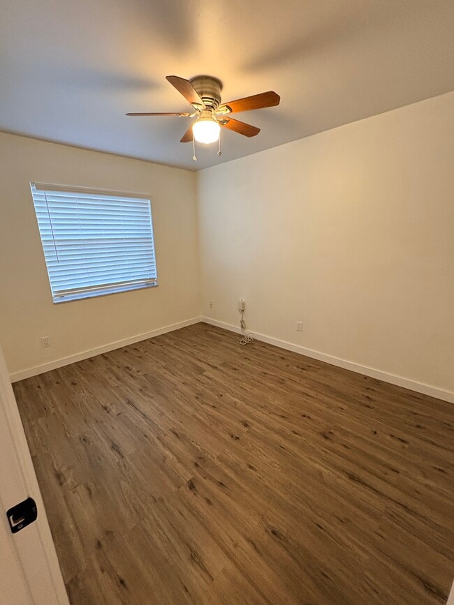 Photo - 2825 E Clark St