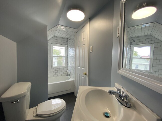 Photo - 114 Joyce Kilmer Ave Unit Apt 3