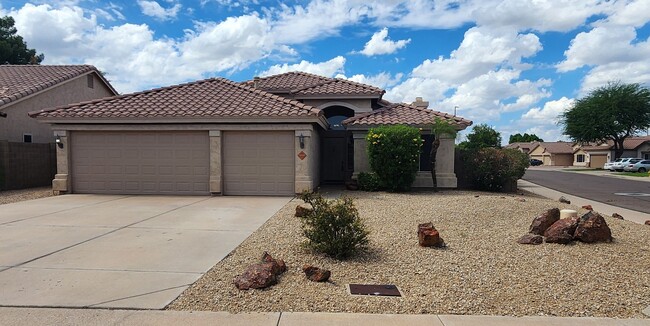 Building Photo - 4 Bedroom Home in the Silverhawke Communit...