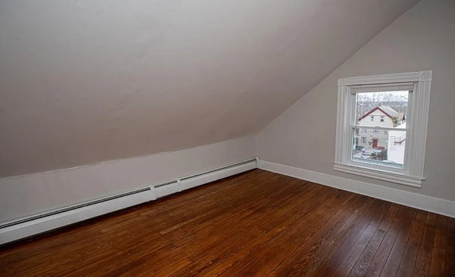 Photo - 64 Pleasant St Unidad 3