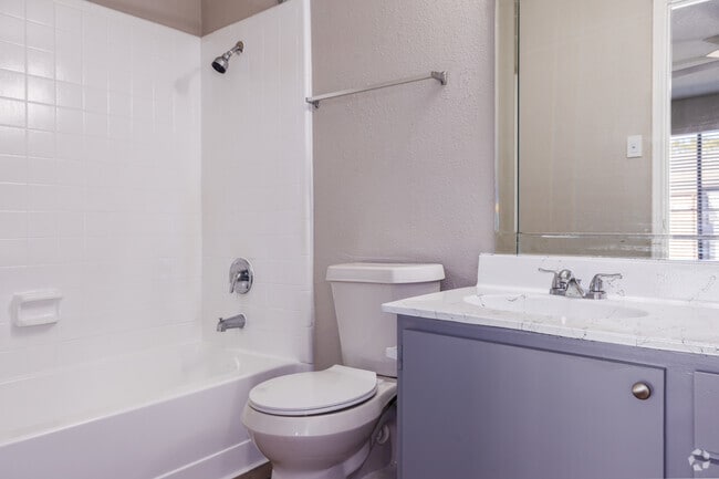 2BR, 2BA - 1,032SF - Bathroom