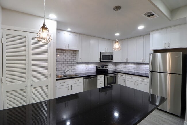 Photo - 5929 Queensloch Dr Unit 116