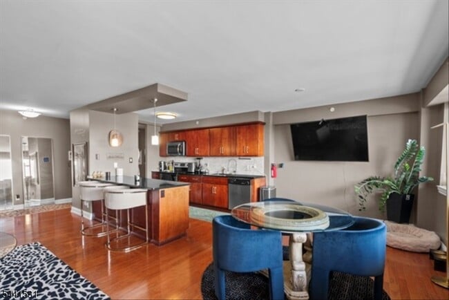 Photo - 60 Parkway Dr