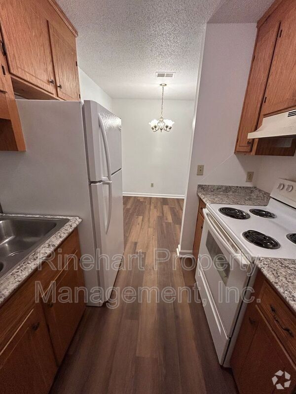Building Photo - 1100 Chandler Dr Rental