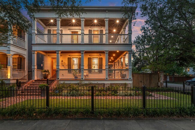 Photo - 340 W 17th St