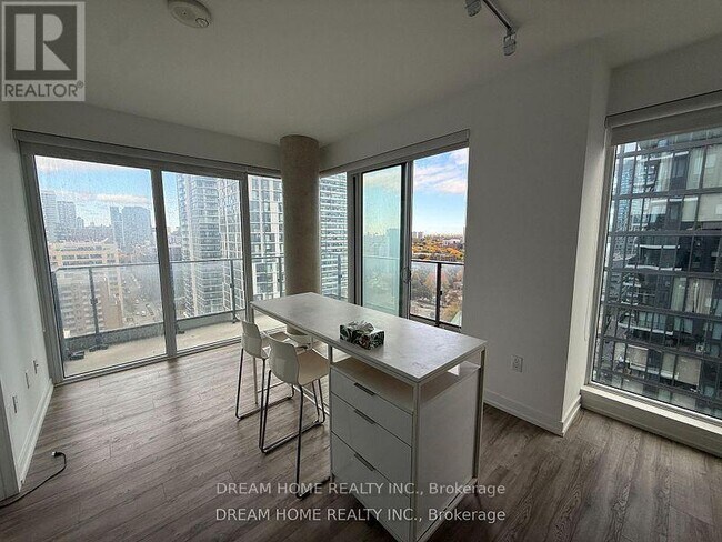 Photo - 77 Shuter St Unit 2310