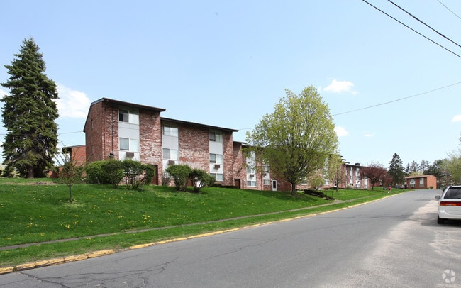 Primary Photo - Rose Gardens Apartments