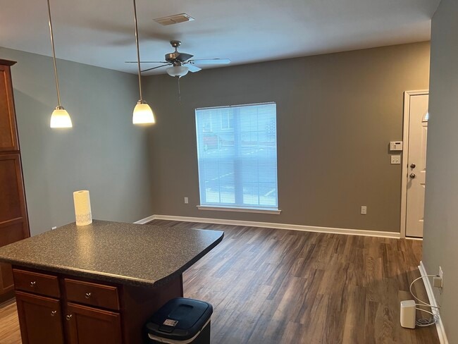 Photo - 1990 Greencastle Ln