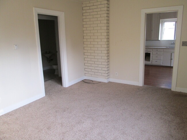 Photo - 715 Owens St