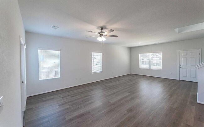 Photo - 515 Clearlake Dr