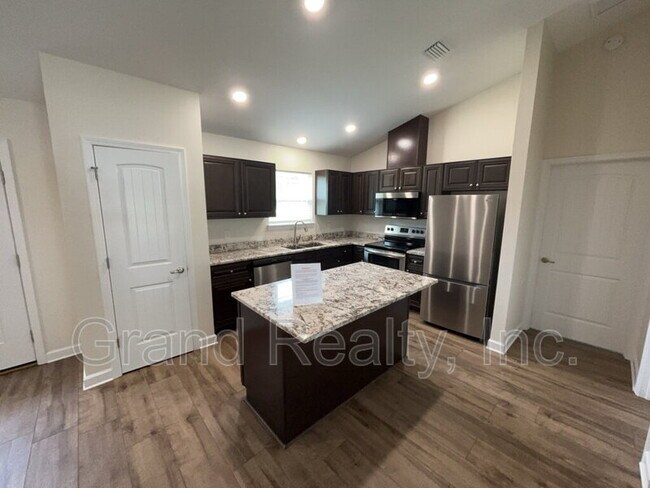 Photo - 4004 Roxies Ln