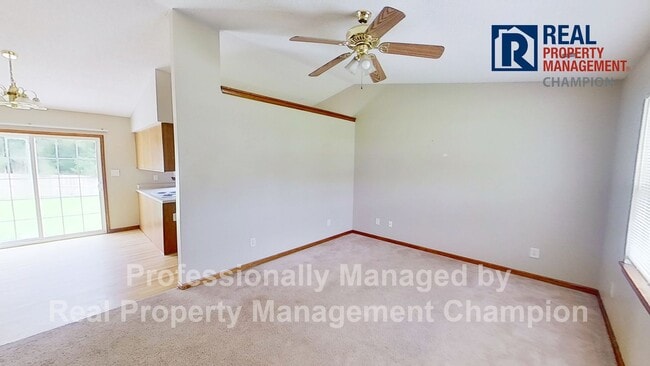 Photo - Charming home on Quiet Cul-de-Sac with Ful...