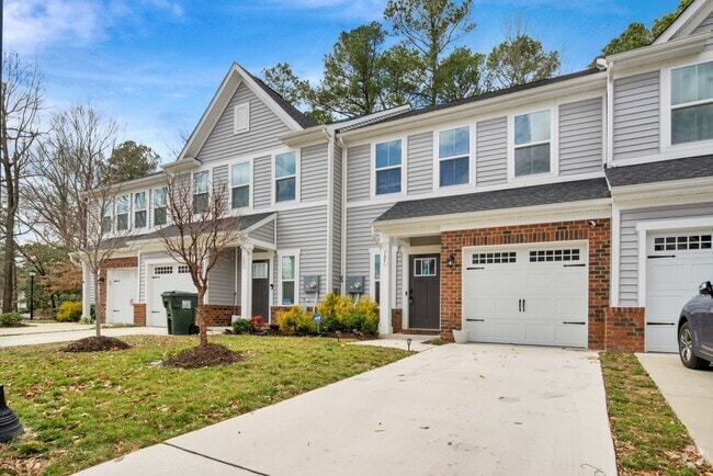 Building Photo - Fully Furnished 3 Bedroom 2.5 Bath Townhom... Rental